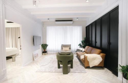 Ploenchit Apartment | wari B 3BR 30 sec to Phloenchit BTS