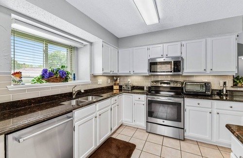 Cross Creek East House | Warm & Cozy, Pet-Friendly Home with Large Fenced Backyard on Quiet Cul-de-Sac