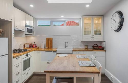 Hobart Central Business District Apartment | Warm Inviting, and Luxurious The Manor