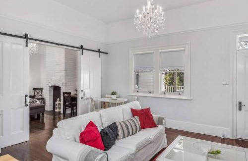 Hobart Central Business District Apartment | Warm Inviting, and Luxurious The Manor