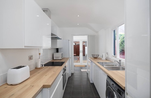 Lincoln House | Warm & Inviting Home | Lincoln Hospital | Sleeps 5