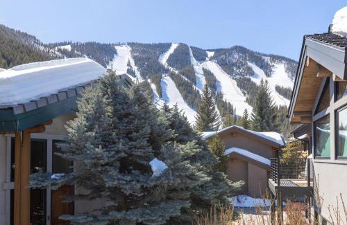 Warm Springs House | Warm Springs Ski Way Home with Pool, Pickleball, and More!