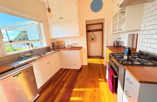 Ahuriri House | Warm & Sunny Bungalow Overlooking Vibrant Ahuriri Village. Perfect for families.