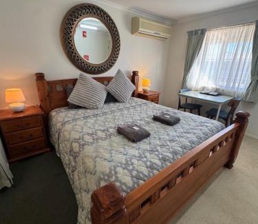 Charleville Hotel | Warrego Motel