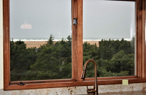 Warrenton House | Warrenton Ore Beach Estate, Sleeps 12. n