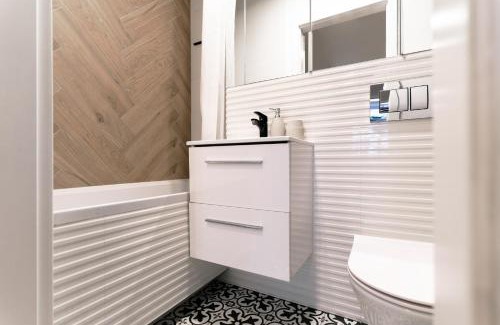 Praga Poludnie Apartment | Warsaw Concierge Kinowa Gardens