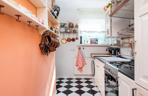 Muranow Apartment | Warsaw Downtown Colourful Apartment