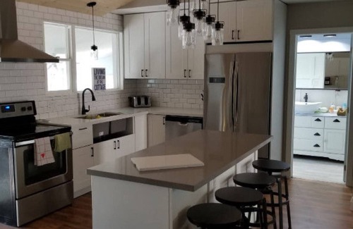 Wasaga Beach Cottage | Wasaga Beach cottage on the river