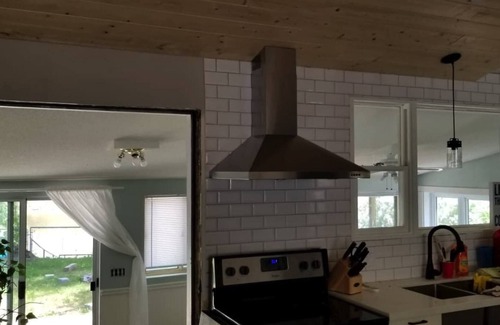 Wasaga Beach Cottage | Wasaga Beach cottage on the river
