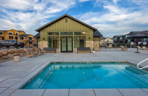 Mountain Green House | Wasatch Peak Chateau R3a| Snowbasin Skiing |Unit B