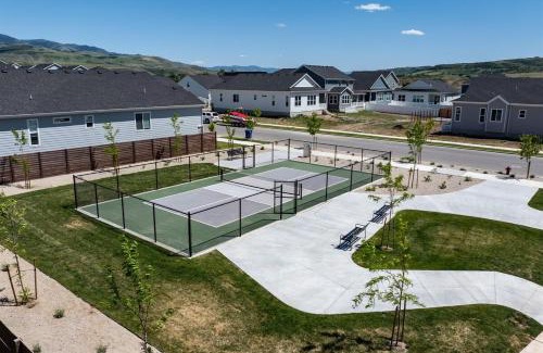 Mountain Green House | Wasatch Peak Chateau Unit A with Pool and Hot Tub