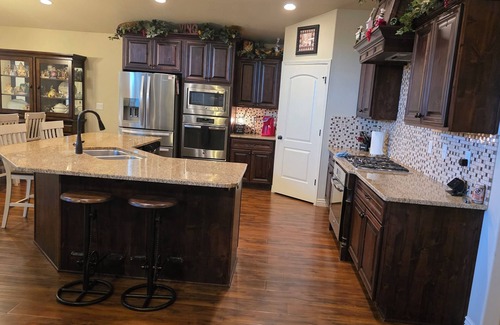 Layton House | Wasatch Retreat: Spacious 5 bd 3.5 bth, Sleeps 14, Game Room, Pool Table