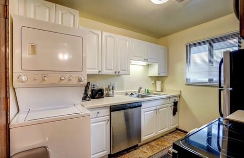 Greenfield Apartment | Washer/Dryer. Dishwasher. A/C. Pets. Corner Apt.