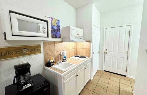 New Braunfels Apartment | Wasser Lodge #206 | Sleeps 4 | Comal Riverfront