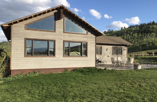Hoback Junction House | Watch the eclipse from beautiful Jackson Hole, Wyoming