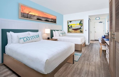 Fort Myers Beach Resort | Watch the Waves in 4 Oceanfront Rooms with Balcony, Pool & Spa Amenities