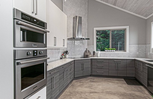 Juan de Fuca Electoral Area House | Water Front Home with Private Dock and Hot tub