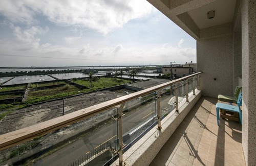 Donggang Bed & Breakfast | Water Reflections At Ease