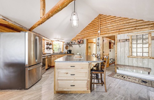 Butternut Cabin | Water's Edge Retreat on Butternut Lake!