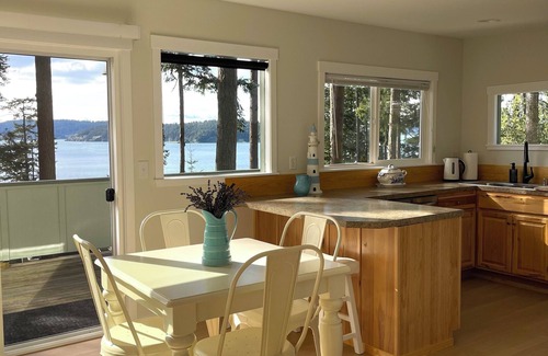 La Conner Cottage | Water view 2-bedroom cottage in La Conner