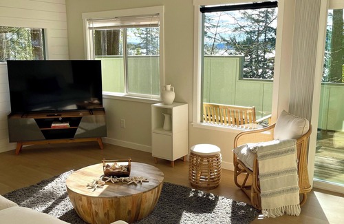 La Conner Cottage | Water view 2-bedroom cottage in La Conner