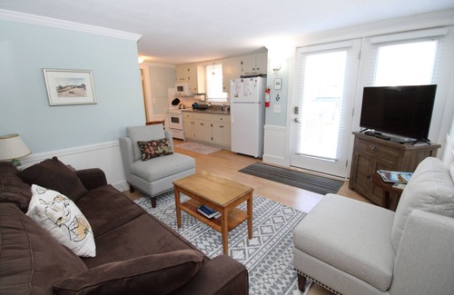 Hyannis Condo | Water View Condo Moments To Keyes Memorial Beach (2336)