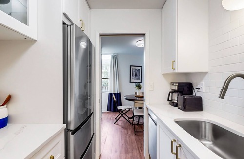 Eastport Condo | Water-view condo with rooftop pool & balcony - minutes from downtown
