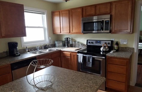 Bay View House | Water View Property Ideal For Hunting/Fishing Groups Or Large Families
