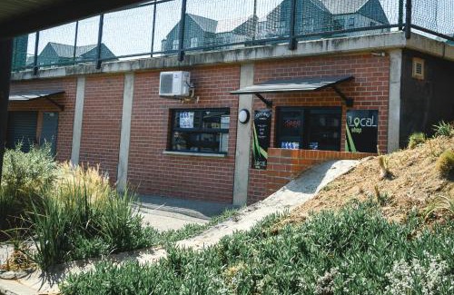 Greater Johannesburg Metropolitan Area Apartment | Waterfall luxe apartment