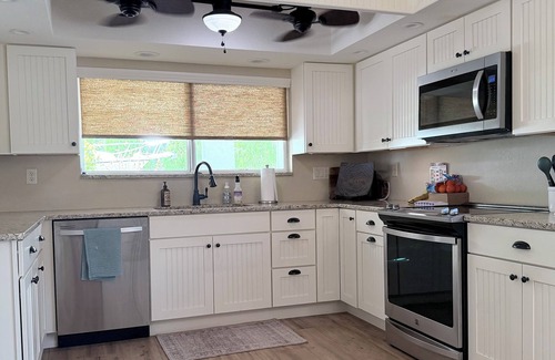 Edgewater House | Waterfront, 2 bed, 2 bath, newly remodeled home overlooking Edgewater Lake.