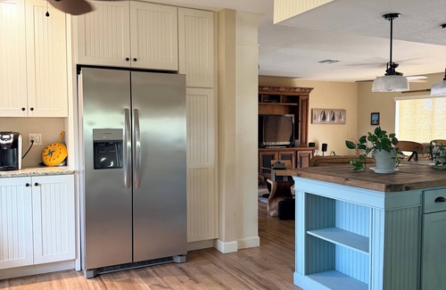 Edgewater House | Waterfront, 2 bed, 2 bath, newly remodeled home overlooking Edgewater Lake.