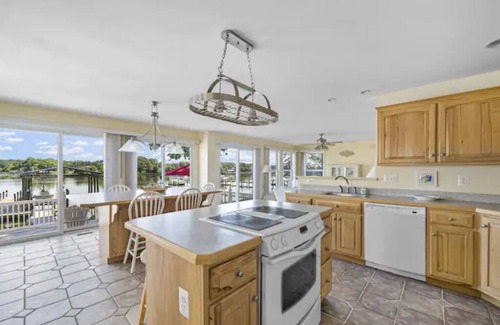 Cobb Island Cottage | Waterfront 4-bedroom home with hot tub and gym!
