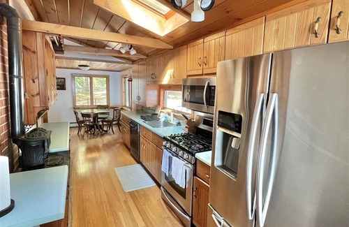 North Sebago House | WATERFRONT 5 BEDROOMS AND 2 BATHROOMS