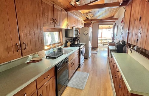 North Sebago House | WATERFRONT 5 BEDROOMS AND 2 BATHROOMS