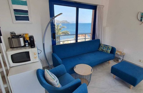 Le Trayas Apartment | Waterfront apartment