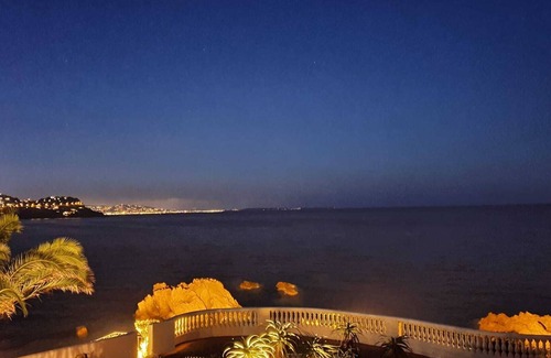 Le Trayas Apartment | Waterfront apartment