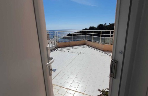 Le Trayas Apartment | Waterfront apartment