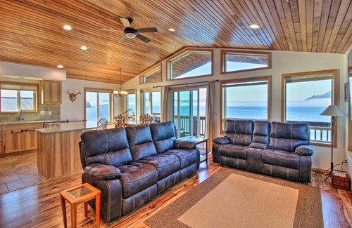Craig Apartment | Waterfront Apt with Mtn View, Walk Into Town!
