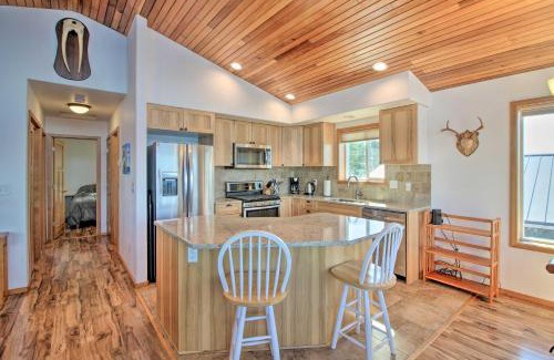 Craig Apartment | Waterfront Apt with Mtn View, Walk Into Town!