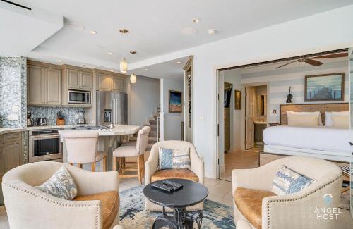 Balboa Peninsula House | Waterfront Beach House on Newport Bay with Hot Tub