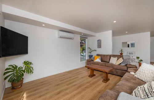 Paihia House | Waterfront Beach House - Paihia Holiday Home