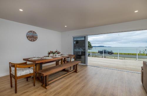 Paihia House | Waterfront Beach House - Paihia Holiday Home
