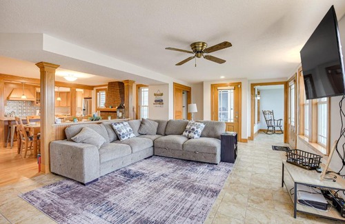 Buckeye Lake House | Waterfront Buckeye Lake House Deck and Views!