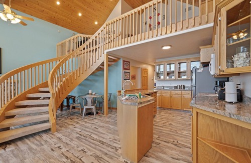 Fish Haven Cabin | Waterfront cabin w/kayaks, gas fireplace, & more