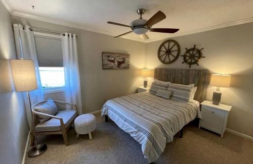 Cadiz House | Waterfront Cabin with Private Dock, Jacuzzi and Deck in Kentucky