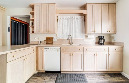 Jamestown West House | Waterfront Chautauqua Lake Home w/Deck & Grill!