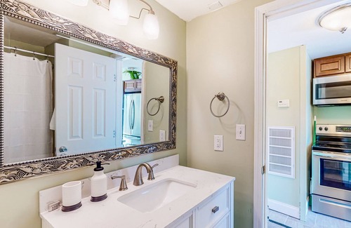 Fort Walton Beach Apartment | Waterfront condo featuring a lovely patio with views, AC, & pool access