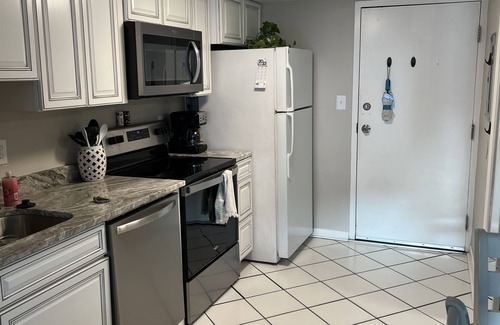 Ono Island Condo | Waterfront condo with balcony. Pool, hot tub, tennis, beach access.