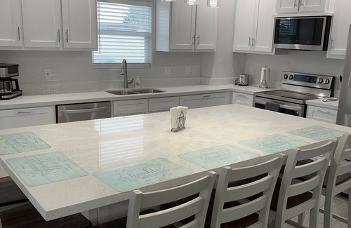 Port Isabel Cottage | Waterfront Coral Cottage