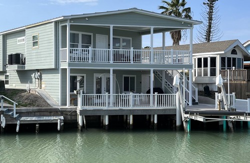 Port Isabel Cottage | Waterfront Coral Cottage